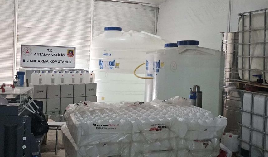 Sahte içki operasyonu: 20 bin 700 litre etil alkol ele geçirildi