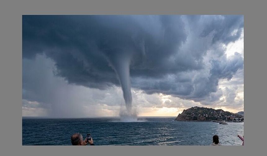 Karaya Ulaşmadan Kayboldu: Alanya Açıklarında Dev Hortum