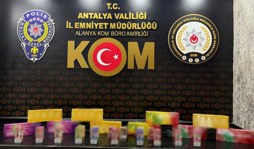 Alanya’da kaçakçılık operasyonu: Binlerce sigara ve yüzlerce elektronik sigara ele geçirildi