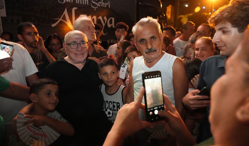 İlyas Salman Alanya’da kendi filmini izledi: Yeşilçam’ın finali böyle olur!