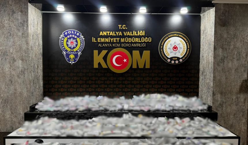 Alanya’da ev baskını! Kokain, uyuşturucu hap ve hassas terazi ele geçirildi