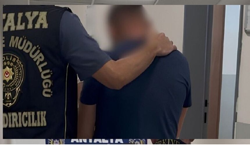 Alanya’da polis peşlerini bırakmadı! 32 yıl hapis cezası bulunan iki kişi yakalandı