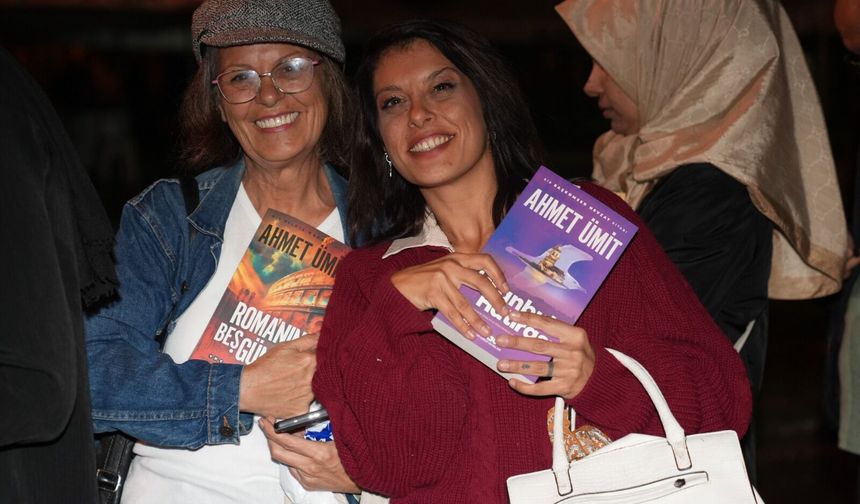 Güneş, Deniz, Kum ve... Kitap! Alanya Bu Kez Sayfaların Tadını Çıkardı