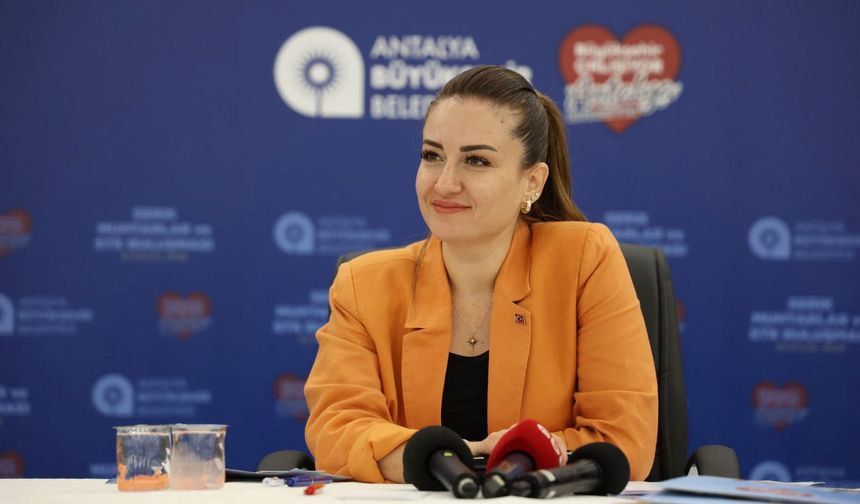 Siyasette Kulislere Düşen İddiaya Son Nokta! Büşra Özdemir, Özgür Özel’le Ne Konuştu?