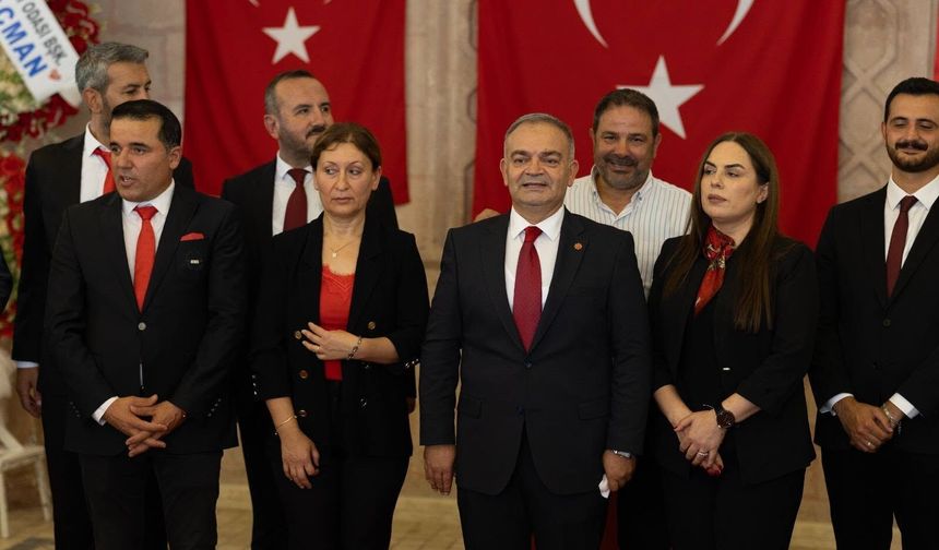 Mustafa Tuna’nın Liderlik Duruşu Merak Konusu! Çevresel Baskılara Direnebilecek mi? Muhalefeti aradı!