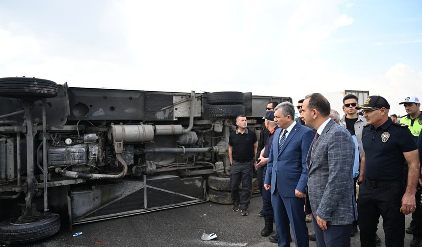Alanya’ya Gelen Yolcu Otobüsü Devrildi! Vali Hulusi Şahin Kaza Yerinde