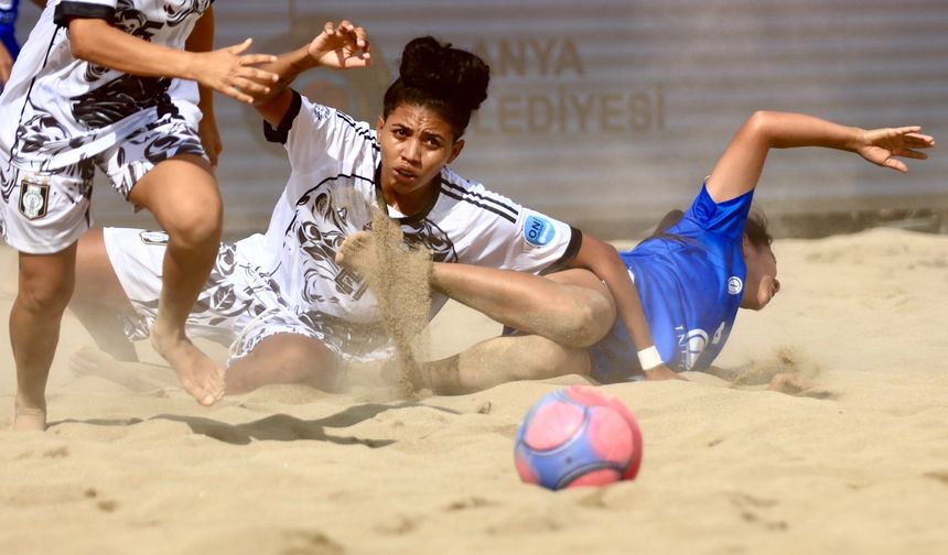ALANYA’DA KADINLARIN GOL DÜELLOSUNU BREZİLYA KAZANDI!