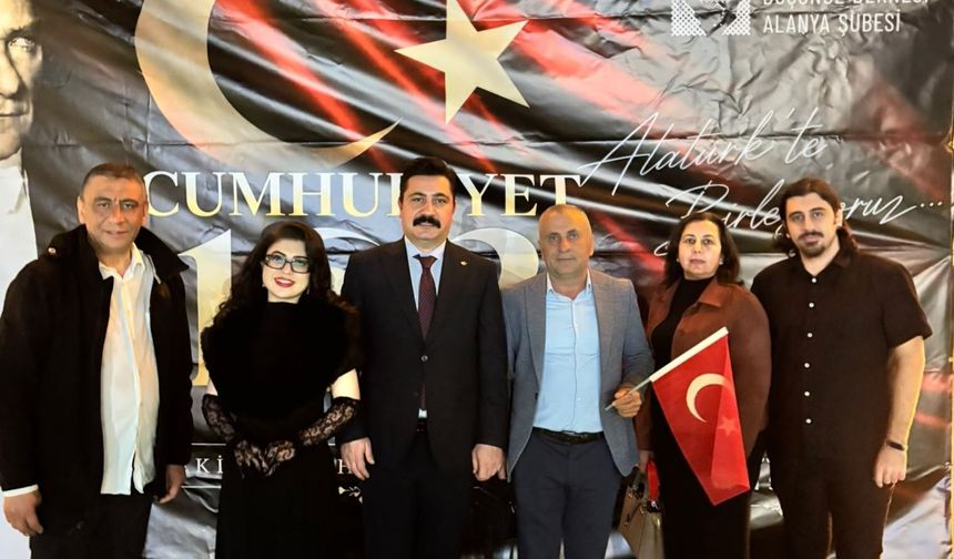 MANŞET ALANYA, CUMHURİYET COŞKUSUNU CANLI YAYINLA EKRANLARA TAŞIDI