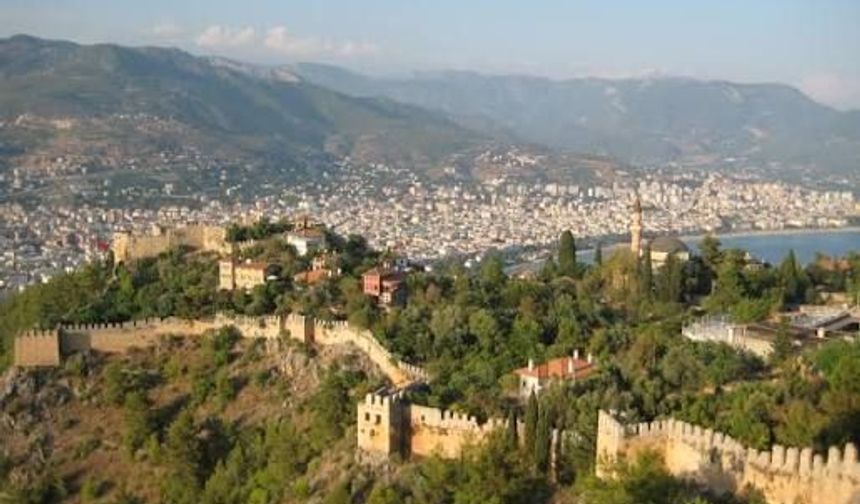 Alanya Kalesi’nde mahsur kaldılar! 3 Rus turist için seferberlik