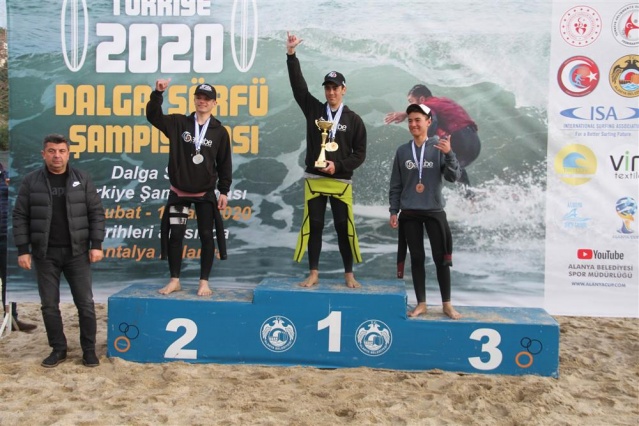 Türkiye dalga sörfü şampiyonası Alanya'da yapıldı