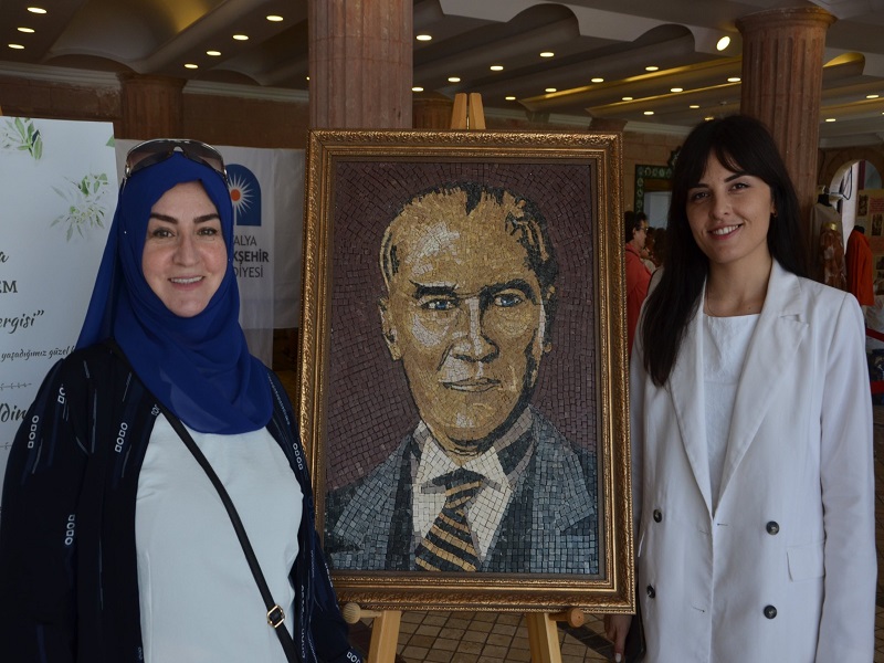 ALANYA'DA EL EMEĞİ GÖZ NURU SERGİSİ