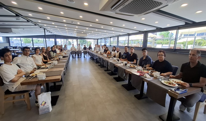 Eaf42641 6661 44Fe B8Bf 5756663124F5