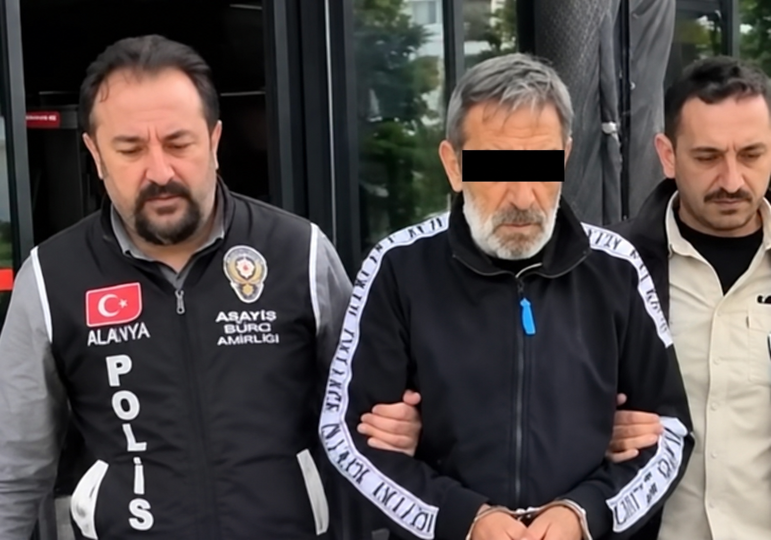 ALANYA’DA ACI GERÇEK! “ÇÖPLÜKLERDE YATIYORUM, CEZAEVİNE GİRMEK İSTEDİM”