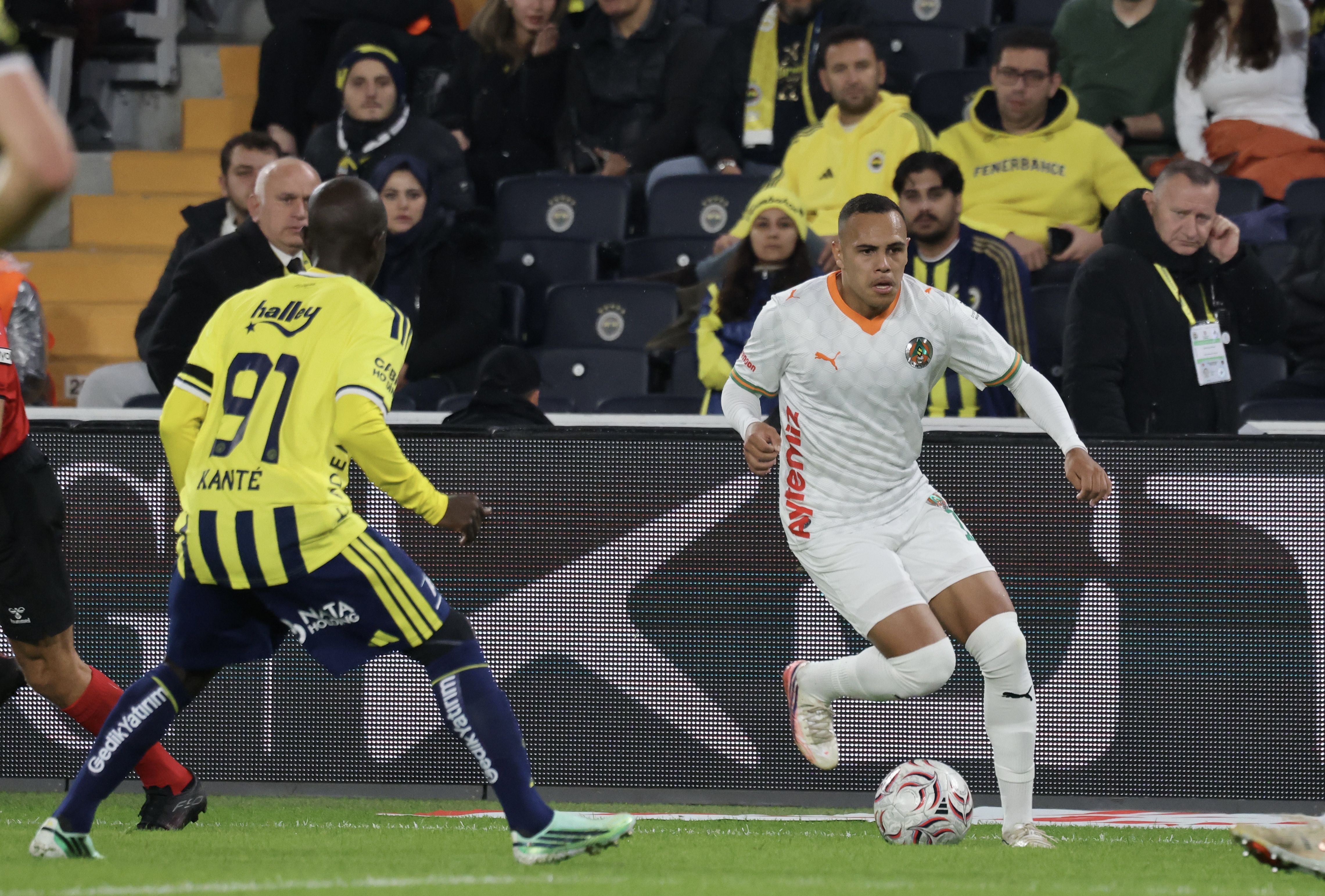 ALANYASPOR, FENERBAHÇE DEPLASMANINDA YIKILDI! 3-0